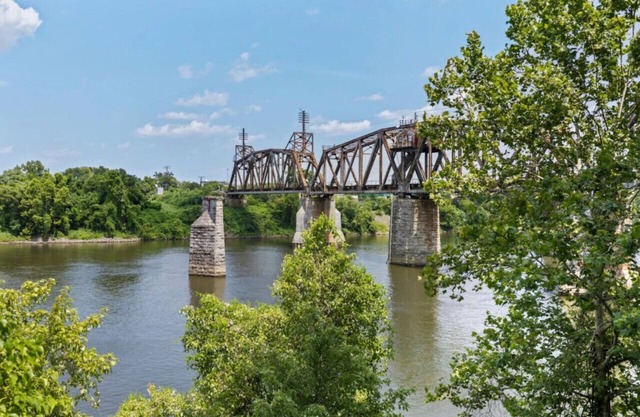 River View-Walk to Broadway and Bridgestone Arena