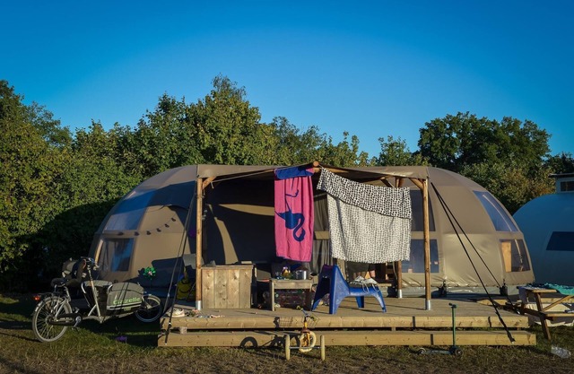 Riverdome with private bathroom and hot