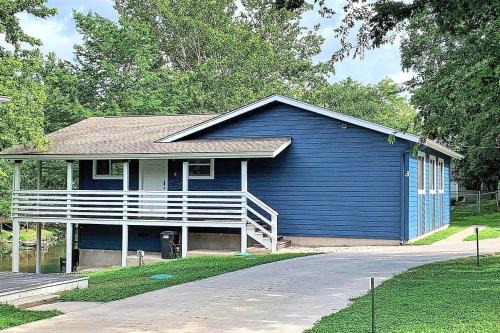 Riverfront Cabin Rental near Canyon Lake in New Braunfels, Texas