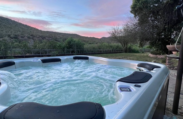 Riverfront Casita in beautiful remote Aravaipa Canyon. SHARED YARD