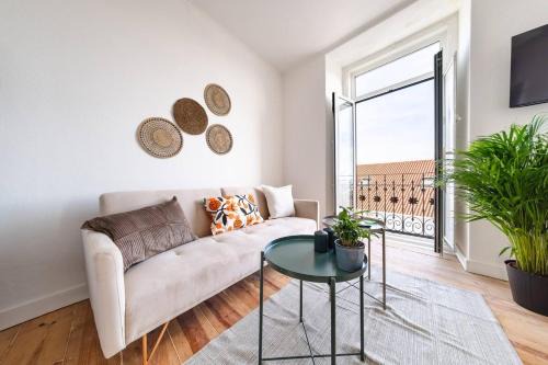 Riverfront Elegance 41br Spacious Retreat