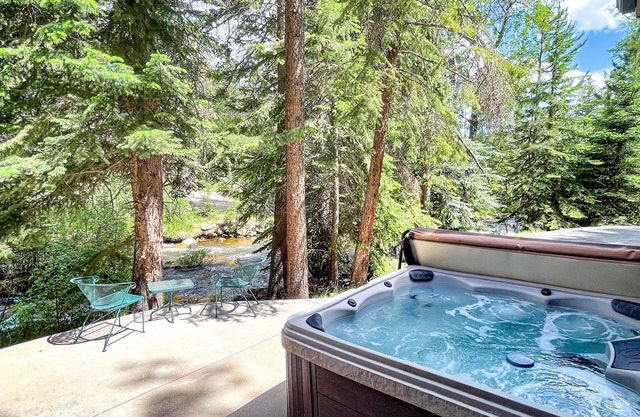 Riverfront Home at the entrance of Rocky Mountain National Park