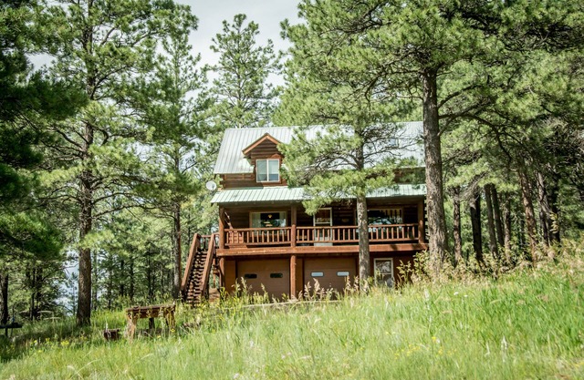 Riverfront log cabin with picturesque view!