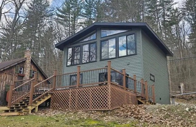 Riverfront Modern Chalet Year Round, Pet Friendly