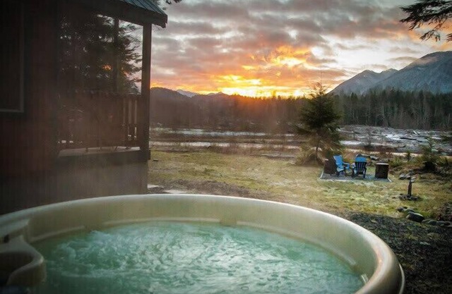 Rivers Edge A River Front cabin with Majestic Mountain View’s