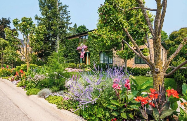 Riversbye: Historical: 3 ensuite bedrooms: Kayaks