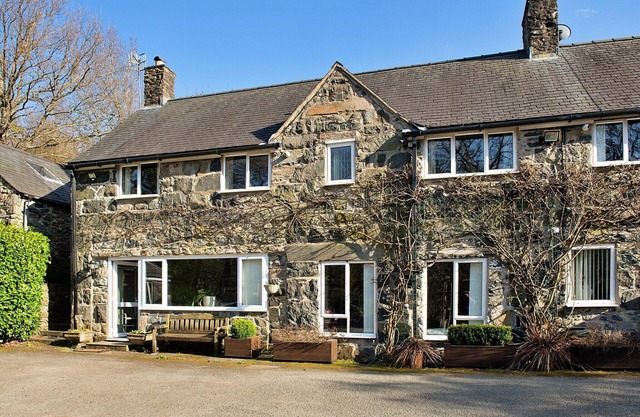 Riverside holiday home in Dolgellau, No Deposit