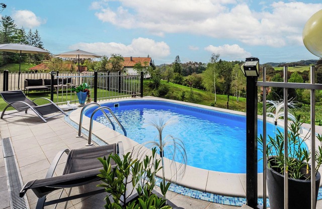 Riverside House with Pool and Hot Tub, Karlovac, Croatia