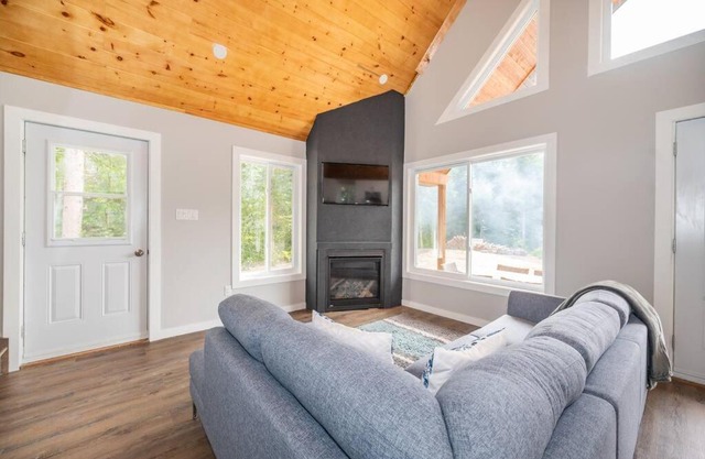Riverside Retreat: Maazah Cottage