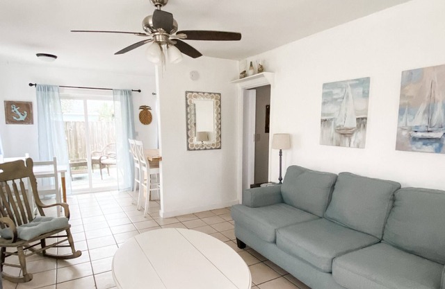 Riverview Cottage with Private Fenced in Backyard