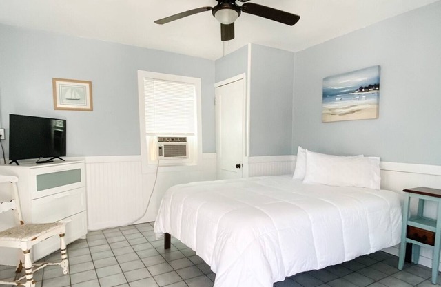 Riverview Cottage with Kitchen & Private Deck