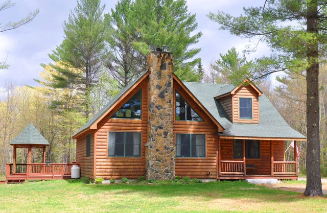 Riverwood Log Home in Newry