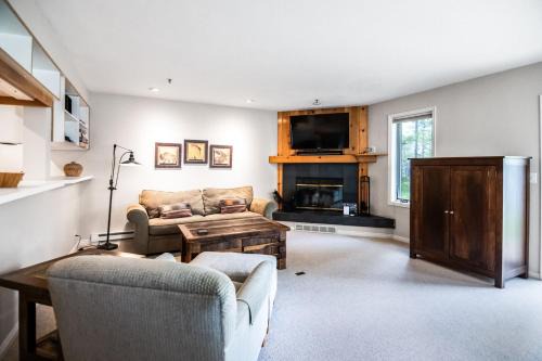 RMR: Balsam Lodge B4 Condo in The AspensWilson WY
