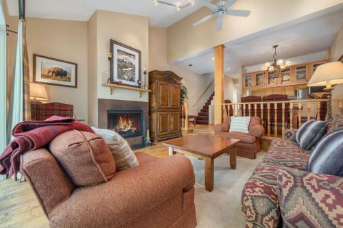 RMR: Cinquefoil 1614 Condo in The AspensWilsonWY