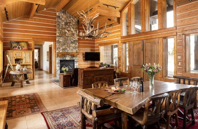 RMR: Lazy Bear Lodge in Wilson, WY