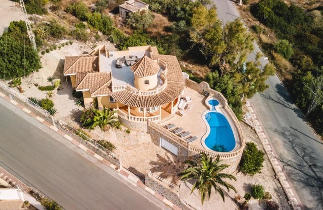 Roca de Leones by United Renters