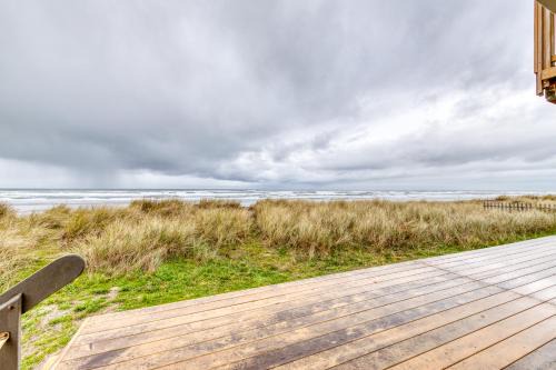 Rockaway Beach Cozy Cabin