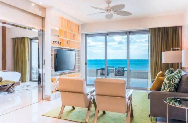 Romantic 5 star resort on the beach and family friendly