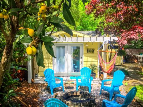 Romantic Beach Style Cottage close to everything!