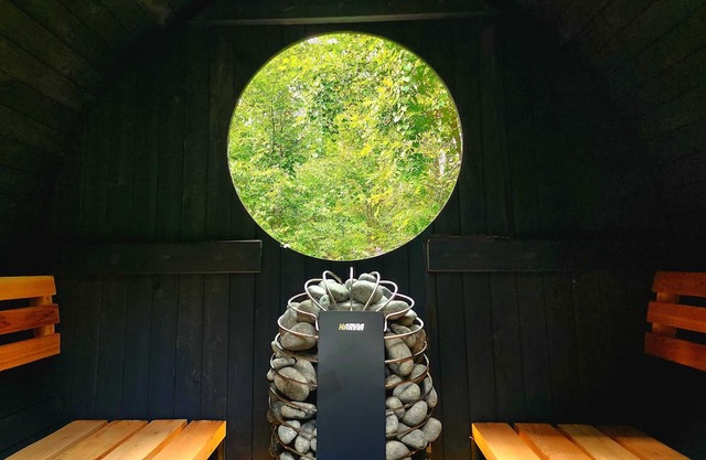 Romantic Cabin Near Restaurants-Hot tub~Fireplace