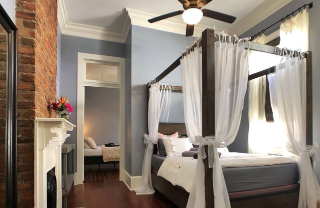 Romantic Couple's Retreat in Heart of Walkable Historic Lower Garden District