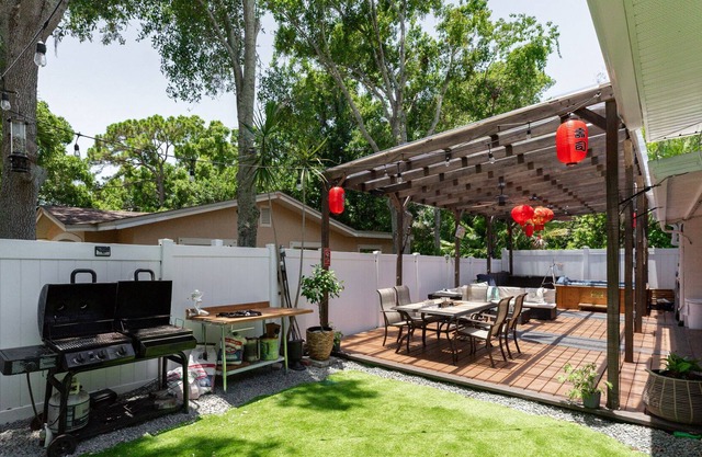 Romantic Florida villa with hot tub - 5 mins from beautiful Madeira Beach!!!!!!!