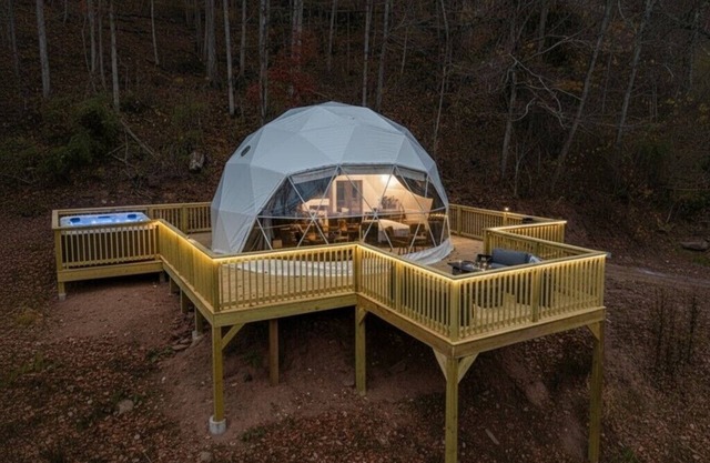 Romantic Geodesic Dome Hot Tub Under the Stars