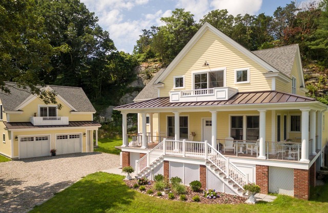 Romantic Guesthouse in Historic Downtown Waterfront District!
