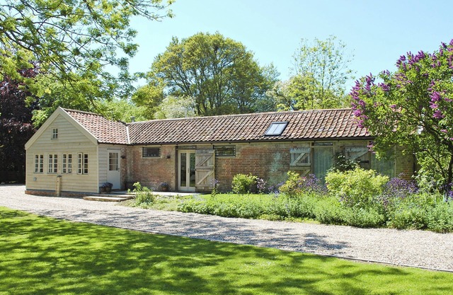 Romantic hideaway for couples (and their pets.