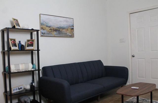 Romantic Retreat: Elegant 1BR with Onsite Parking