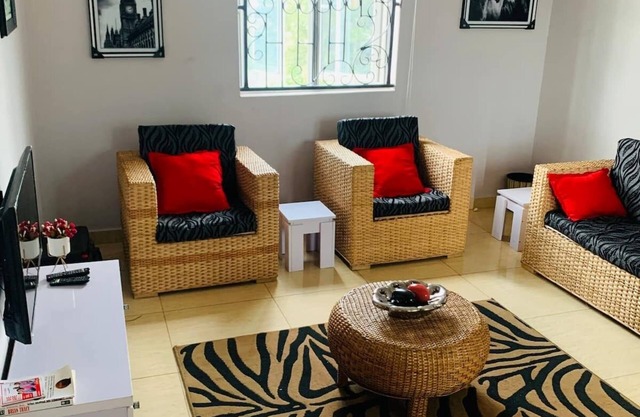 Romantic Very conducive environment on the same road with Shoprite.
