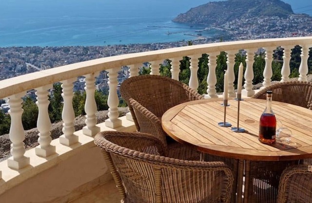 Romantic villa with private pool and unique panoramic views