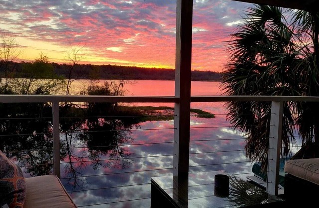 Romantic Waterfront Villa w/ Separate In-Law Suite. Wifi, Kayak, Pet-Friendly!