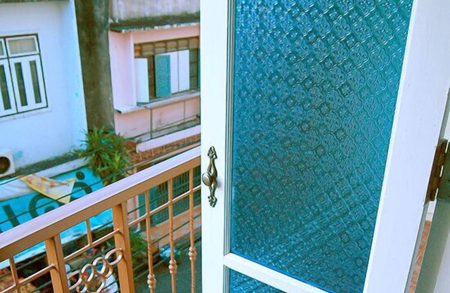 Roof View Place