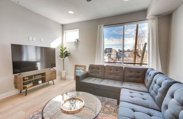 Rooftop Deck & Hot Tub: Walkable Denver Townhome