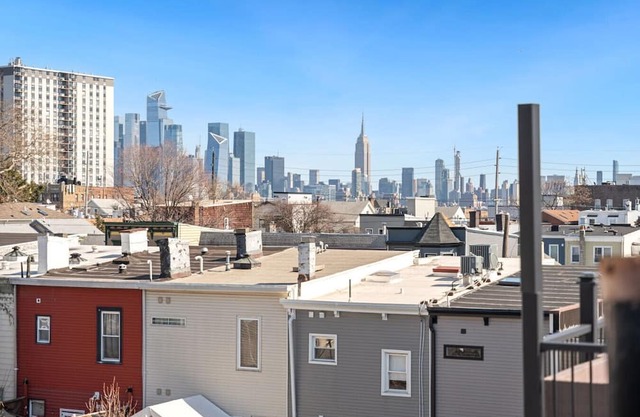 Rooftop Deck NYC Skyline Views Near Times Sq