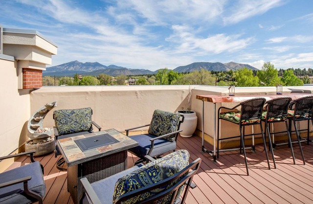 Rooftop Deck w/ AC! Near NAU and Downtown