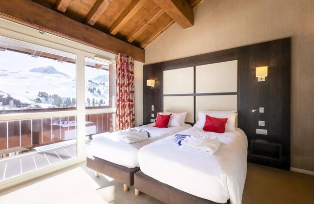 Room 2 Adults + 1 Child Balcony - Full board