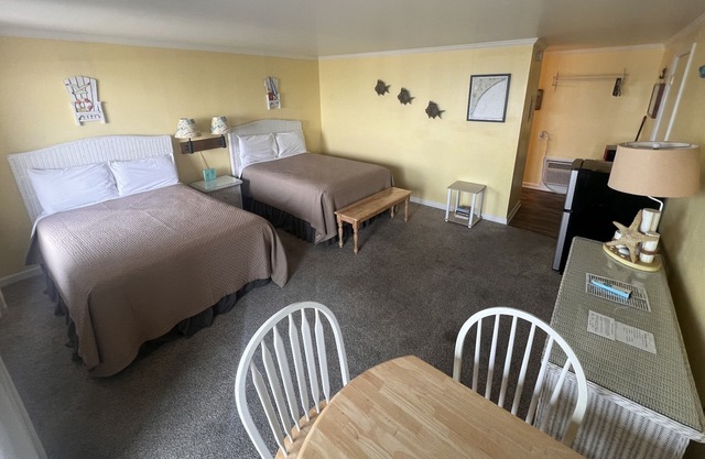 Room#208 Standard 2 Double Beds Pets Yes