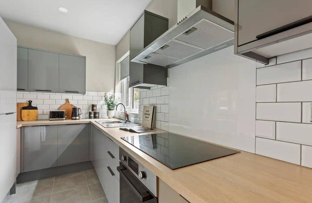 Room 5 25 Meriden Street