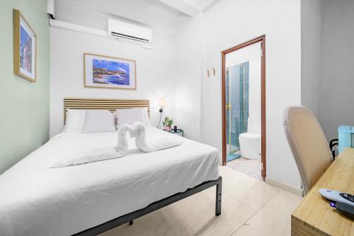 Room 9 Sleek & Serene Stay in San Juan