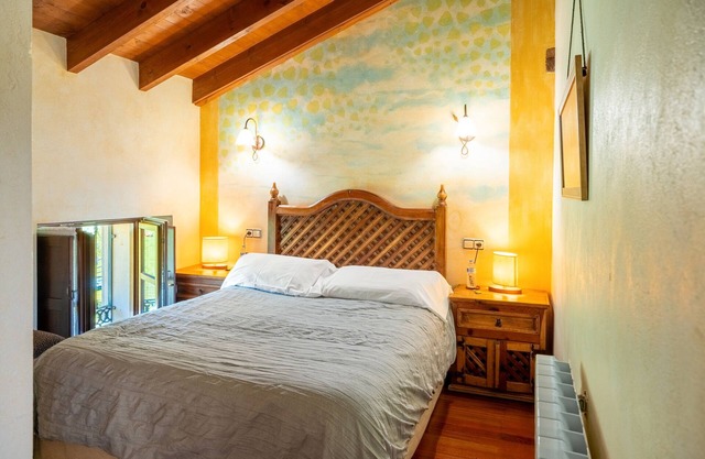 Room 'Castañu' with Mountain View, Shared Garden and Wi-Fi