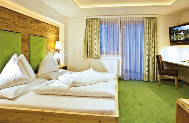 Room "Dachstein mit Balkon", 4-6 nights - Alpenhof, country hotel