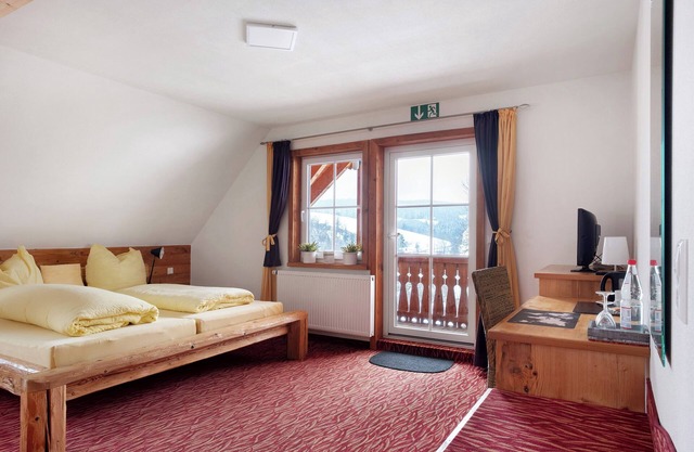 Room 'Doppelzimmer Mit Balkon 25' with Shared Garden, Balcony and Wi-Fi