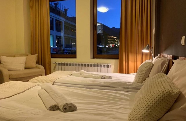 Room-granat Double Room 3- Next to Gondo