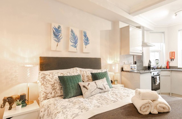 Room in Apartment - 12 Helena Luxury Serviced Apartment