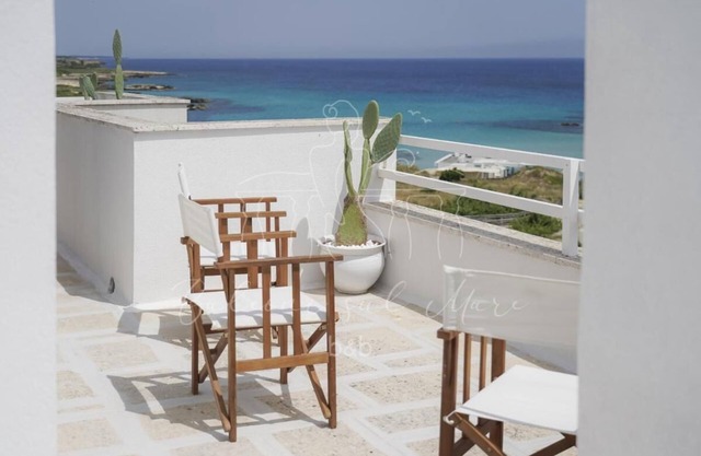 Room in B&B - B&B Balconi Sul Mare Suite With Hydromassage "faro Bianco"