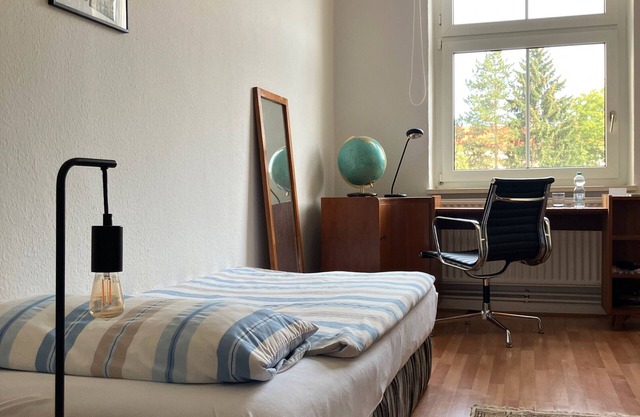 Room 'Mid Century Style H' with Balcony and Wi-Fi
