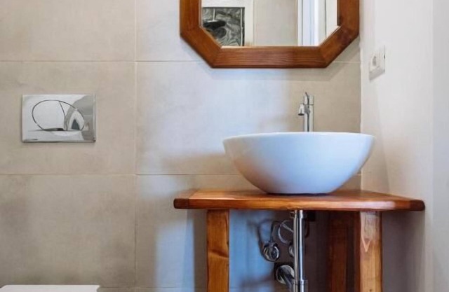 Room Olivo - Full service room with private bathroom