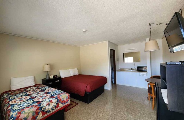 Room Perfect for Family Gatherings w/Pool and Large Fishing Pond